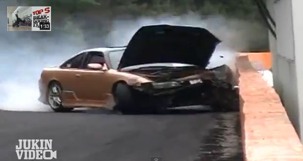 ΒΙΝΤΕΟ-Αυτοκίνητο “καρφώνεται” σε τοίχο