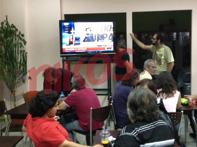 ΦΩΤΟ – Οι εργαζόμενοι της ΕΡΤ παρακολουθούν τον Κουβέλη