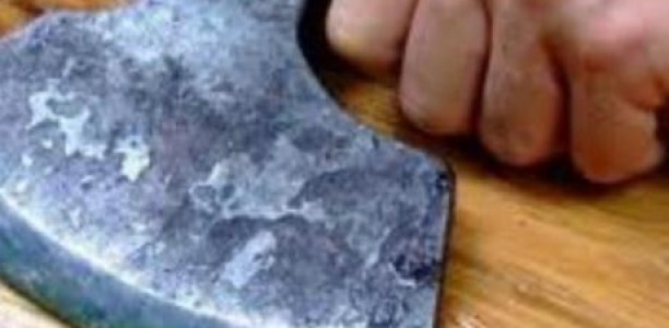 Του επιτέθηκε με τσεκούρι