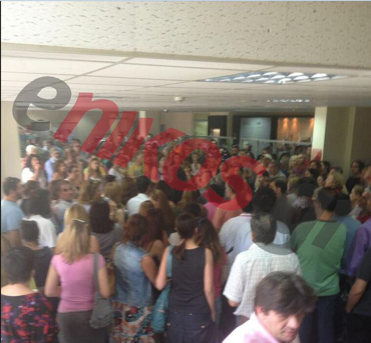 ΦΩΤΟ-Αναβρασμός στους διαδρόμους της ΕΡΤ