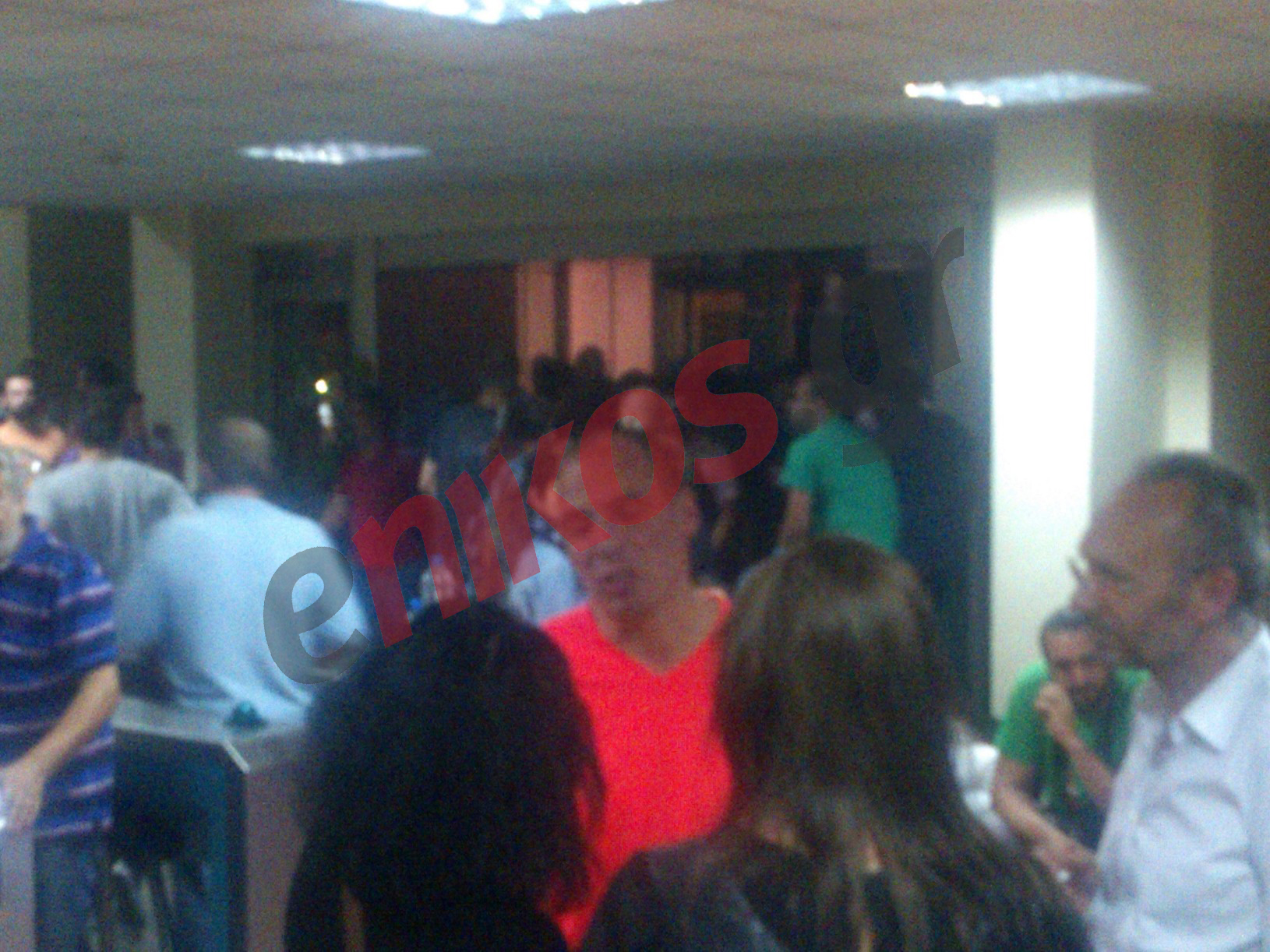 ΦΩΤΟ-Ο Βαρουφάκης στην ΕΡΤ