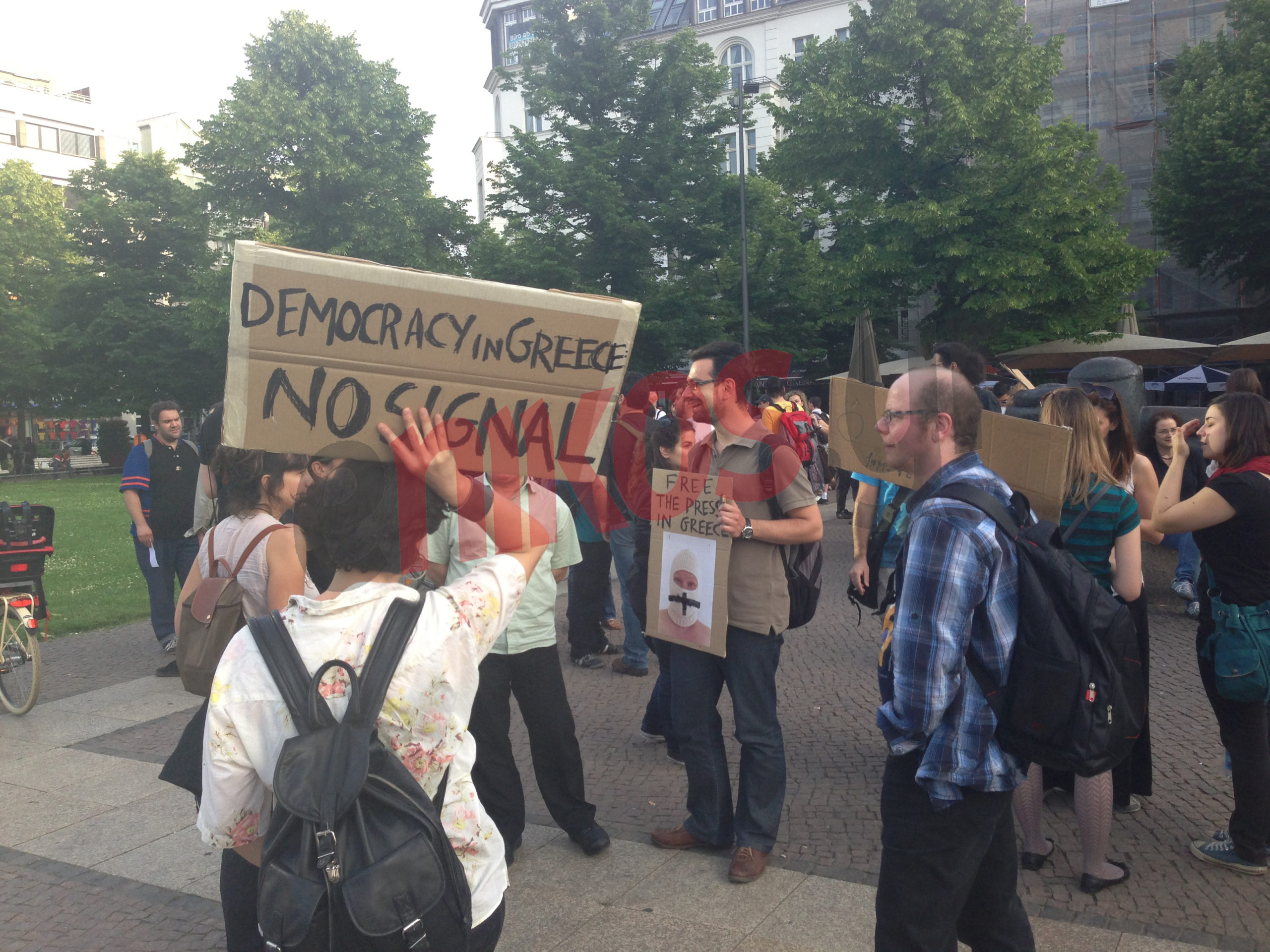 ΦΩΤΟ – Βερολίνο: Διαμαρτυρία για την ΕΡΤ