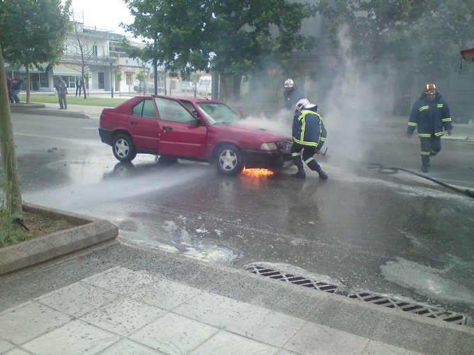 Αυτοκίνητο στις φλόγες