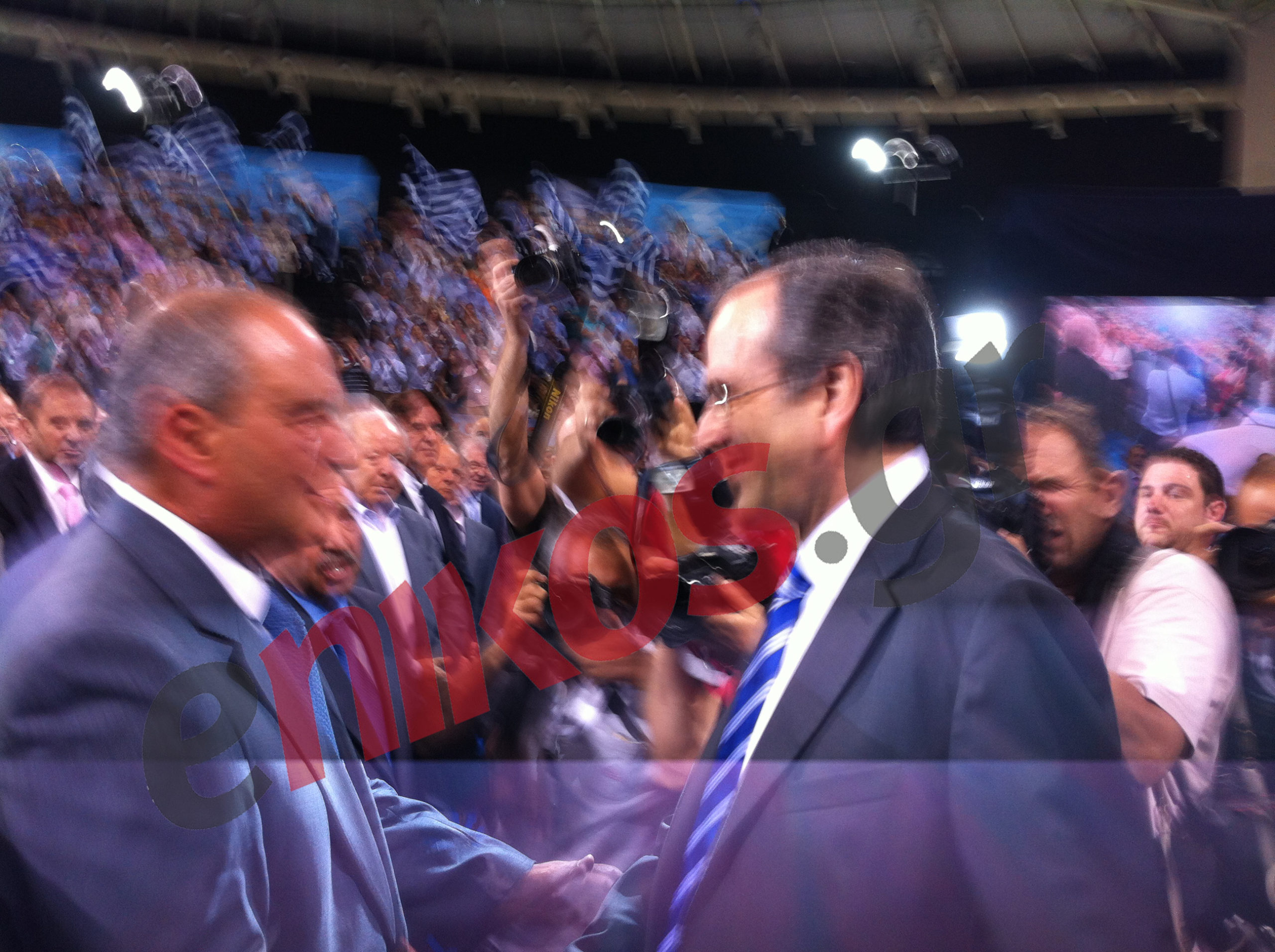 ΦΩΤΟ- Η χειραψία Σαμαρά-Καραμανλή