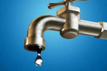 “Δεν ιδιωτικοποιείται το νερό στην ΕΕ”