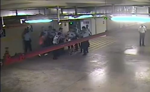 ΒΙΝΤΕΟ-Τούρκοι αστυνομικοί ξυλοκοπούν διαδηλωτές