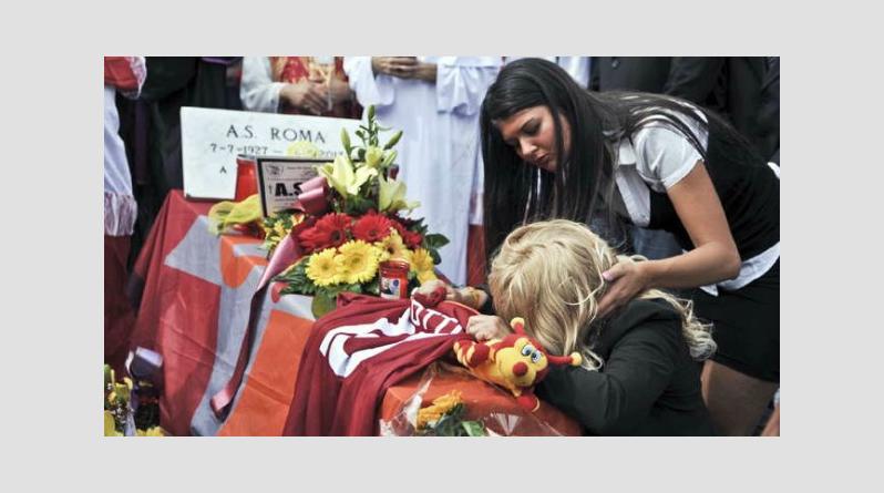 ΦΩΤΟ-Έκαναν… κηδεία στη Ρόμα