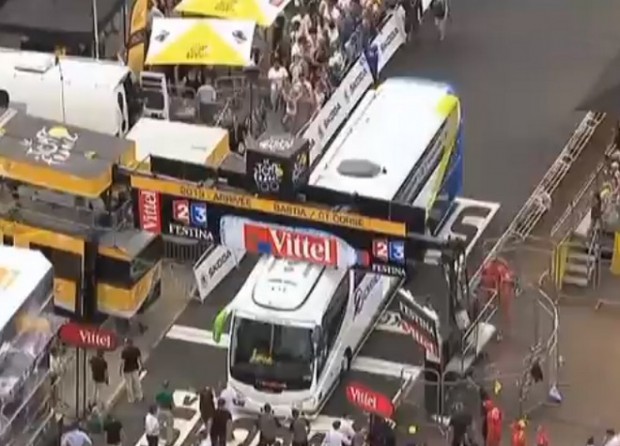 Πούλμαν μπλόκαρε τη γραμμή τερματισμού