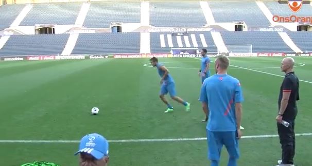 BINTEO-Χιγκίτα ο Ντε Γιονγκ