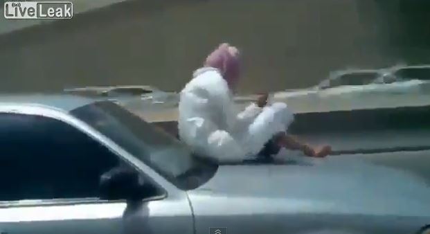 ΒΙΝΤΕΟ-Έτσι απαντούν οι Σαουδάραβες στα sms