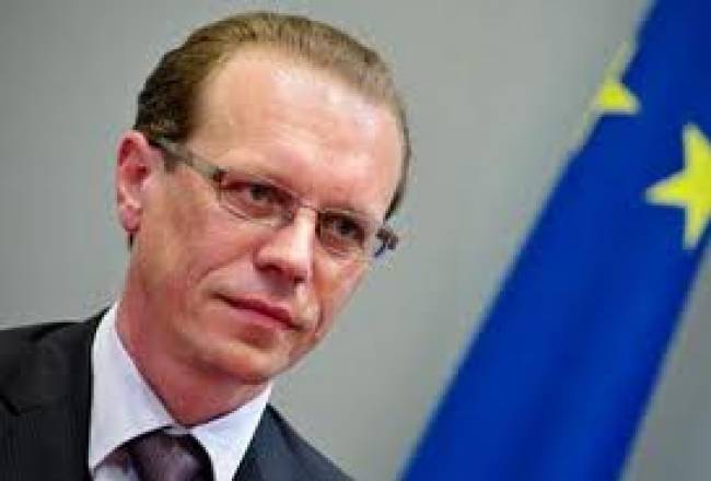 Επιφυλακτικός ο Επίτροπος για τη μείωση του ΦΠΑ στην εστίαση