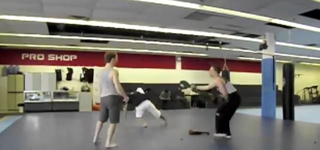 ΒΙΝΤΕΟ- Χτύπημα κάτω από τη ζώνη