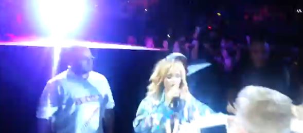 ΒΙΝΤΕΟ-Η Rihanna χτυπά θαυμαστή της