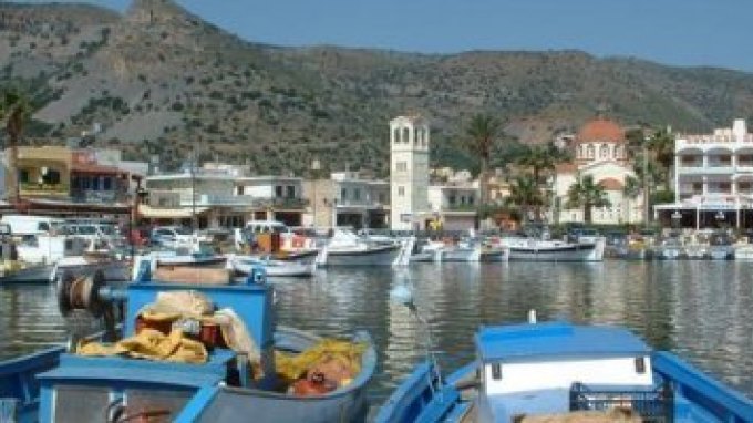 Σκάφος προσέκρουσε στον προβλήτα