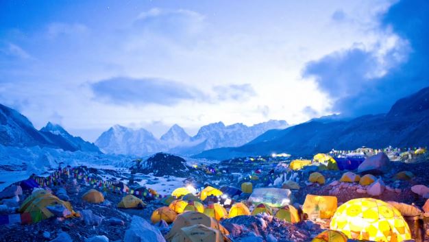 ΒΙΝΤΕΟ-Μία νύχτα στο… Έβερεστ