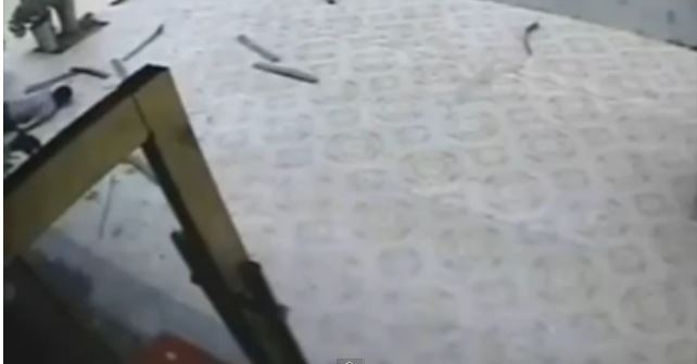 ΒΙΝΤΕΟ-Πέφτει από τον 5ο όροφο και φεύγει περπατώντας