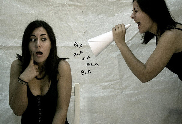 Αρνητική κριτική-Γιατί μειώνουμε τους άλλους;