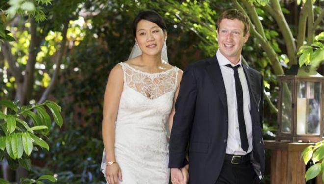 Προγαμιαίο συμβόλαιο για σεξ υπέγραψε ο Ζάκερμπεργκ