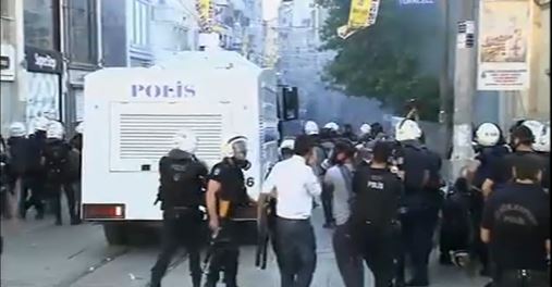 Επεισόδια και τραυματίες σε Σμύρνη και Προύσα