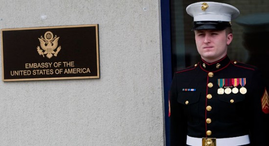 Οι ΗΠΑ διέταξαν την εκκένωση της πρεσβείας στο Κάιρο