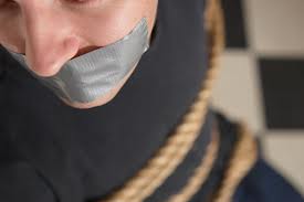 Τρόμος για ηλικιωμένο ζευγάρι