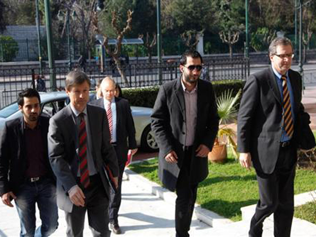 Τρέχουν για να κλείσουν μέτωπα