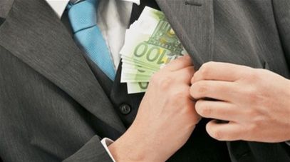 Τα κληροδότησε στον εαυτό του