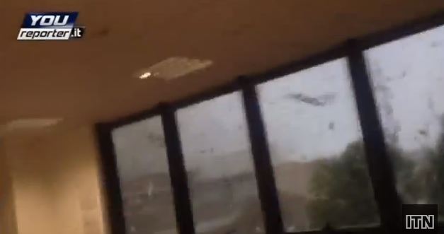 ΒΙΝΤΕΟ-Ανεμοστρόβιλος σαρώνει…