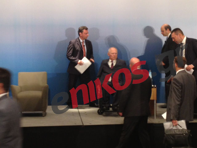 Σόιμπλε: Σταματήστε τη συζήτηση για νέο “κούρεμα”