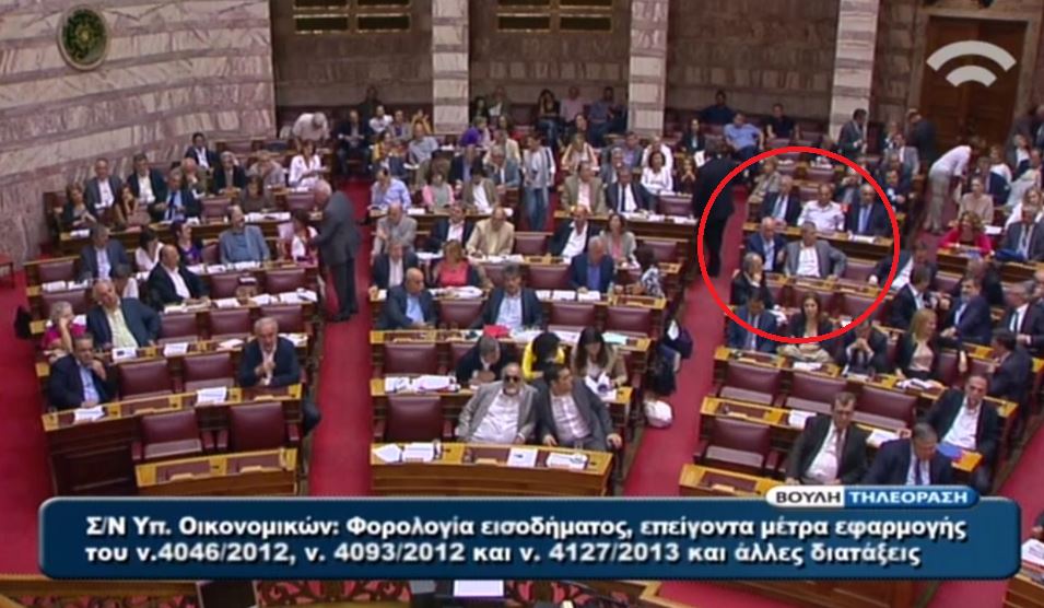 ΦΩΤΟ- Ο Παπανδρέου στη Βουλή