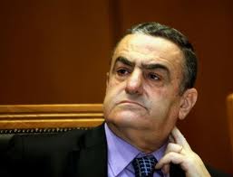 “Τελεσίγραφο” Αθανασίου στους συμβασιούχους