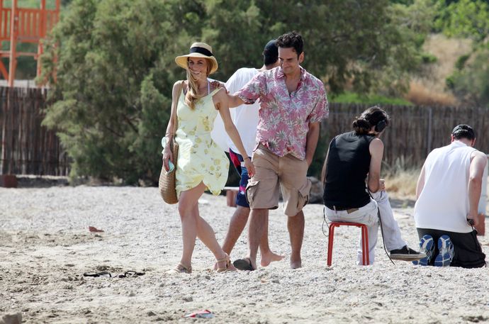 ΦΩΤΟ-Τι κάνουν Ντορέττα και Ψαρράς στην παραλία;