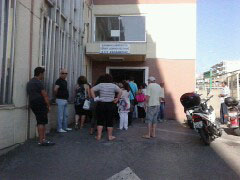 ΦΩΤΟ-Ουρά στην εφορία Καλαμαριάς