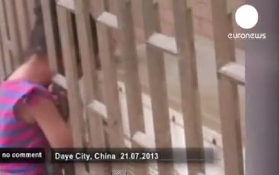 ΒΙΝΤΕΟ-Η δραματική διάσωση ενός 5χρονου κοριτσιού