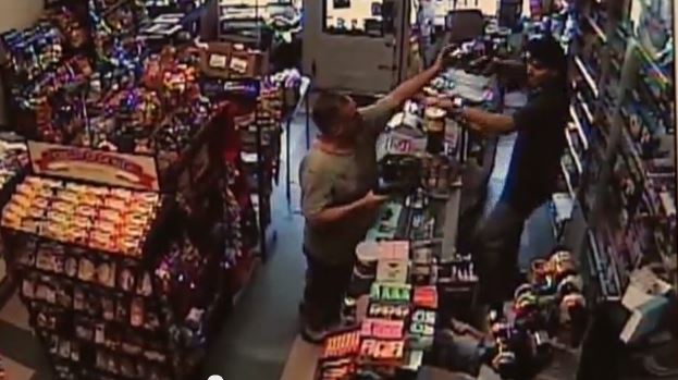 ΒΙΝΤΕΟ-Όπλο εσύ; Όπλο και εγώ