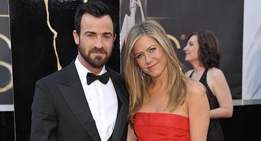 Jennifer Aniston: Μου έσπασε το δάχτυλο…