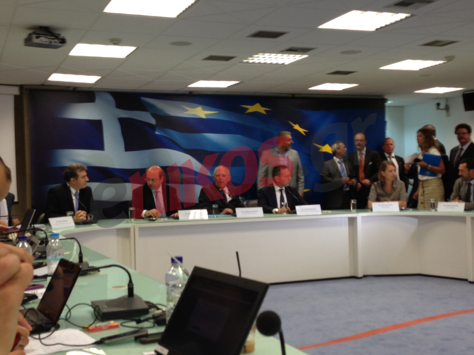 Σόιμπλε: Επιπρόσθετα μέτρα μόνο αν…