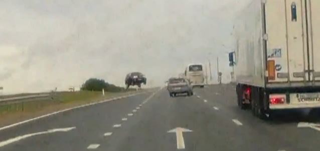 ΒΙΝΤΕΟ-Στη Ρωσία τα αυτοκίνητα… πετάνε