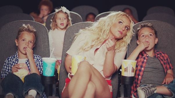 H Spears σε βίντεο κλιπ με τα παιδιά της