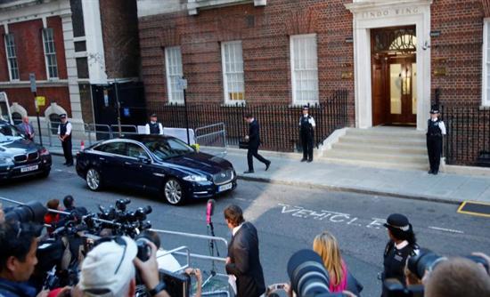 Η υποδοχή του διαδόχου