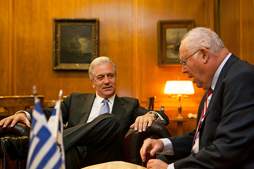 ΦΩΤΟ-Ο Αβραμόπουλος με τον πρέσβη του Ισραήλ