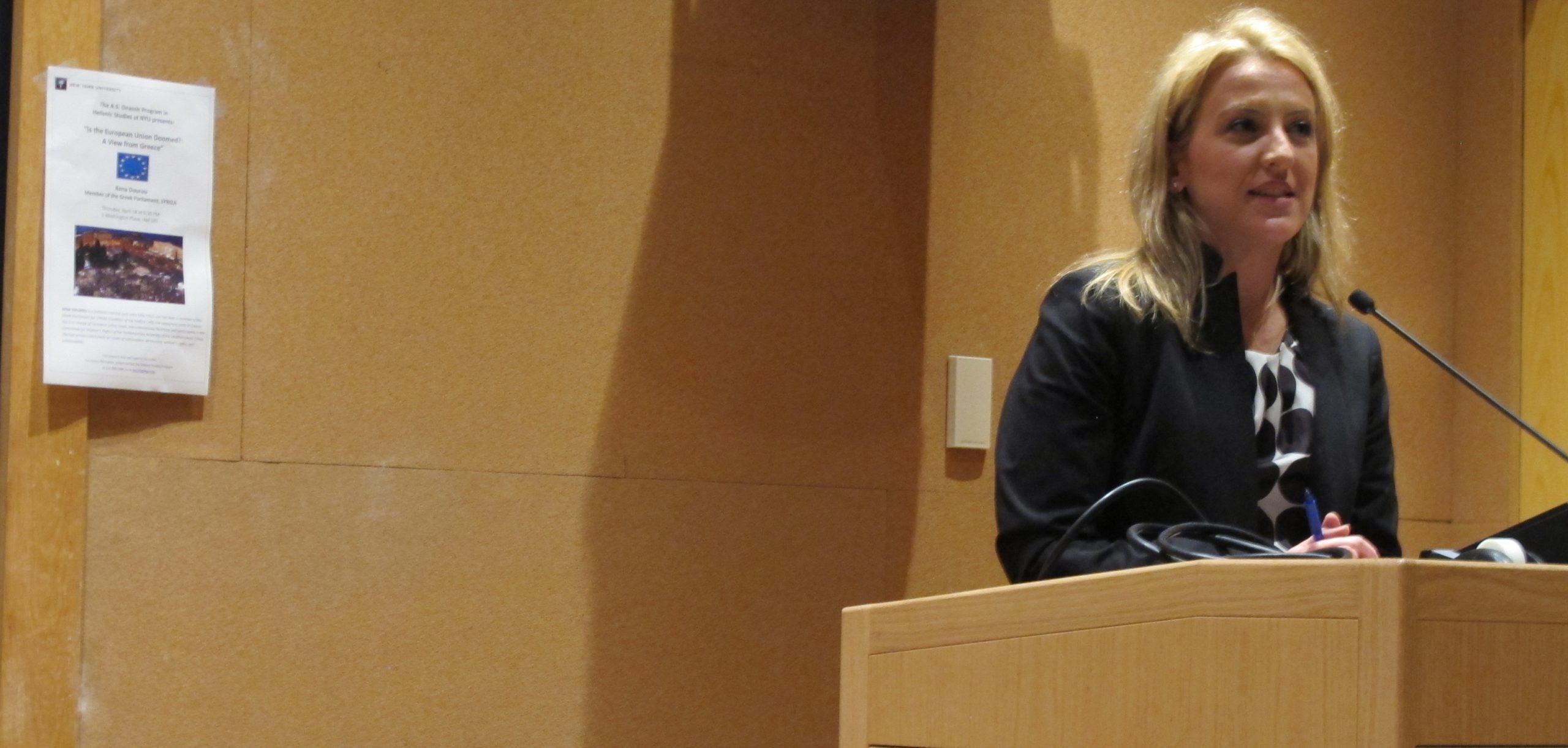 Δούρου: Εμείς δεν παίζουμε