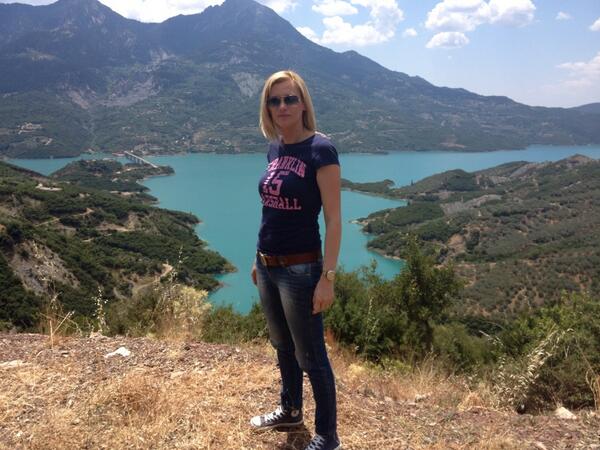 ΦΩΤΟ – Με τζιν και παπούτσια πάνινα η Ραχήλ