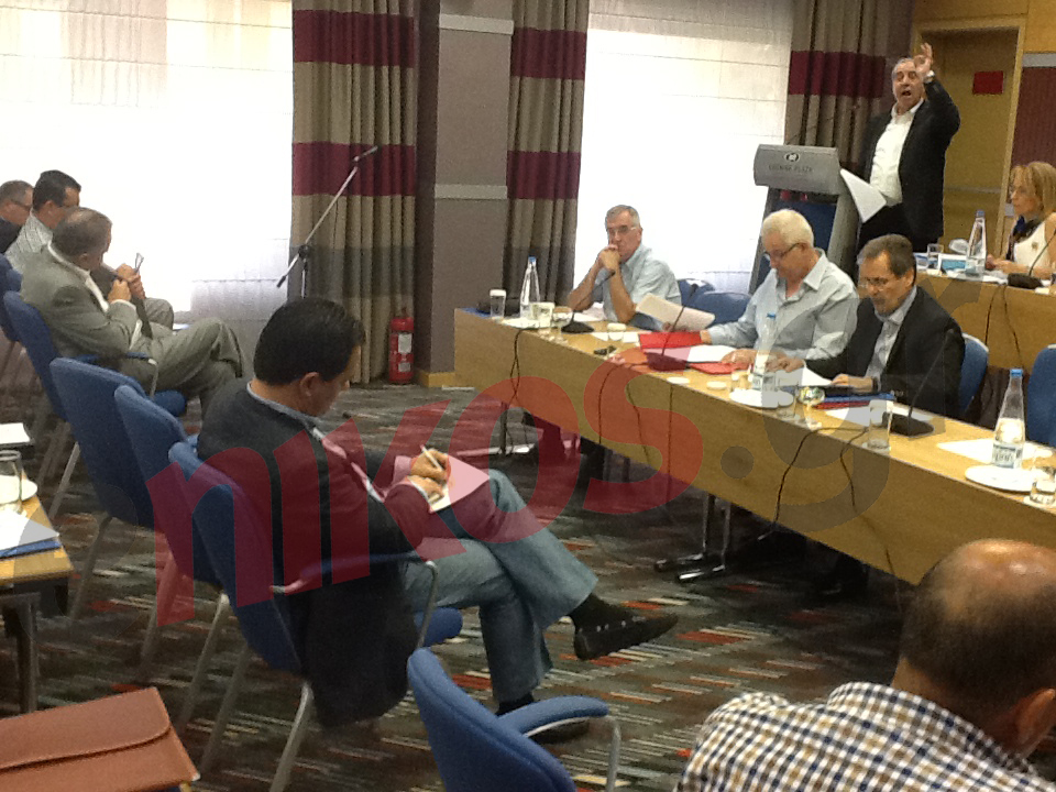 ΦΩΤΟ-Ο Άδωνις έπιασε μολύβι και χαρτί