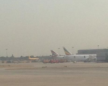 ΤΩΡΑ-Φωτιά σε αεροπλάνο στο Heathrow