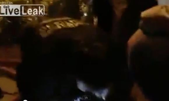 ΒΙΝΤΕΟ-Έδωσε το φιλί της ζωής σε.. σκύλο