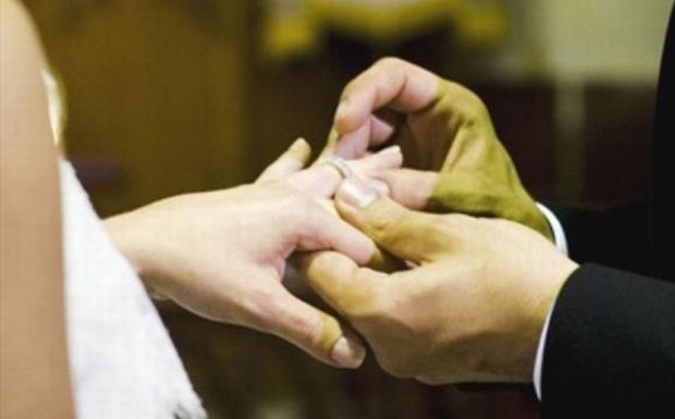 Ο αστυνομικός και οι “λευκοί γάμοι”