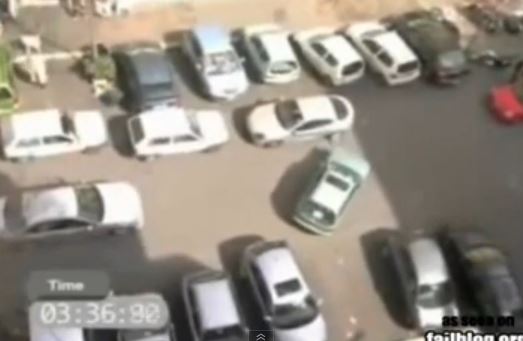 ΒΙΝΤΕΟ-Πάρκαρε με… βοήθεια