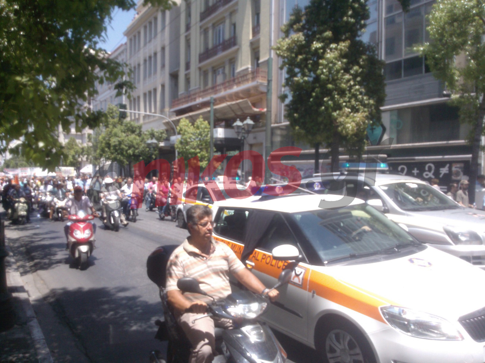 ΦΩΤΟ-Κλειστοί οι δρόμοι στο κέντρο