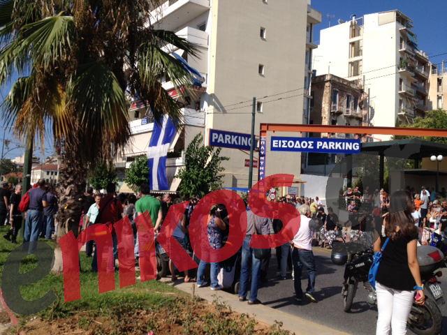 ΦΩΤΟ- H διανομή τροφίμων από τη ΧΑ